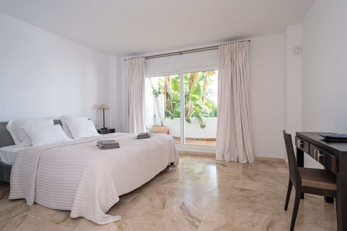 3 Bedroom Apartment for Sale in Marbella — view 20