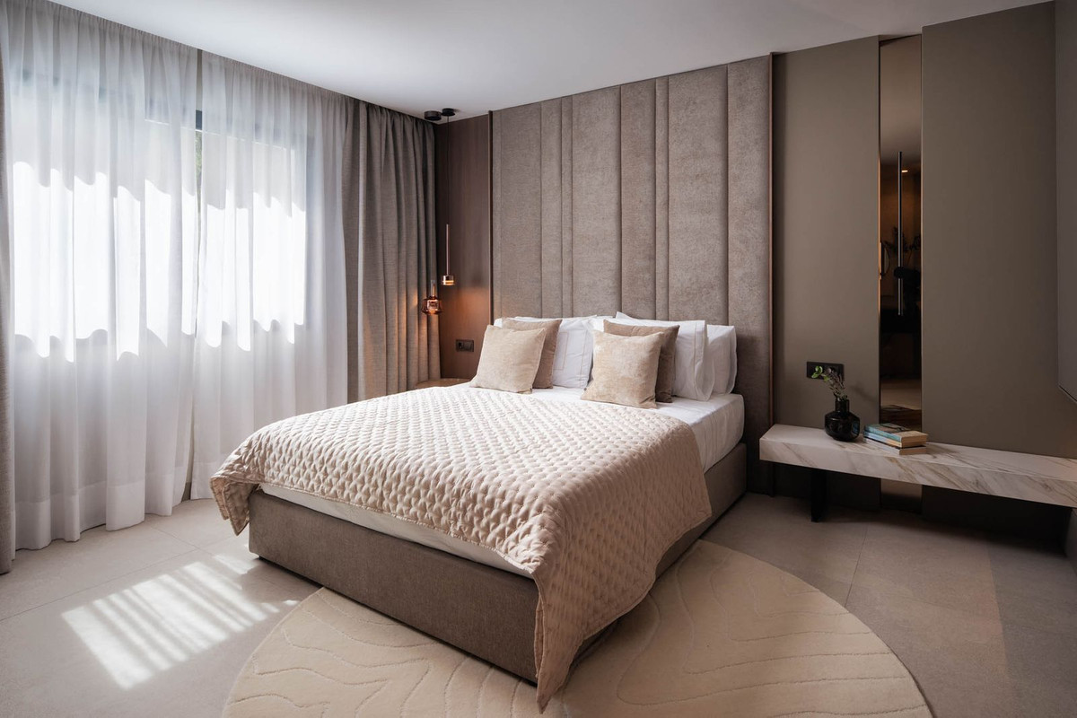 4 Bedroom Apartment for Sale in The Golden Mile — view 13