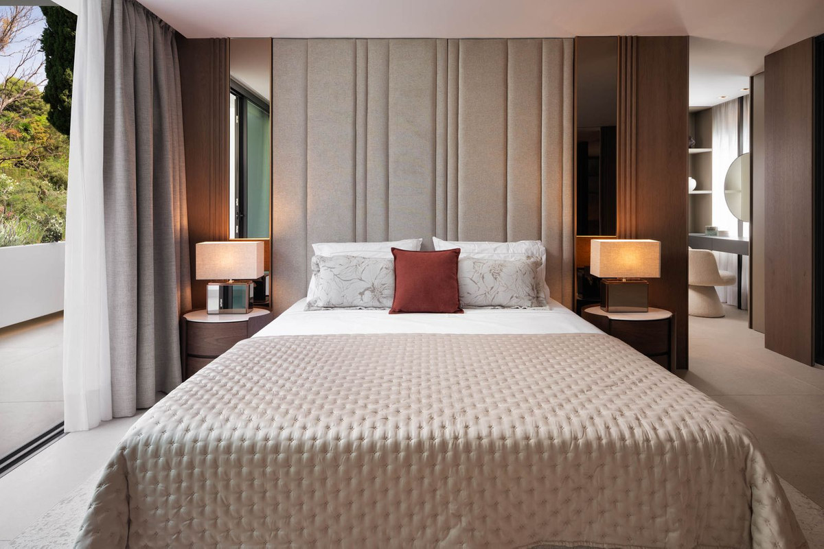 4 Bedroom Apartment for Sale in The Golden Mile — view 14