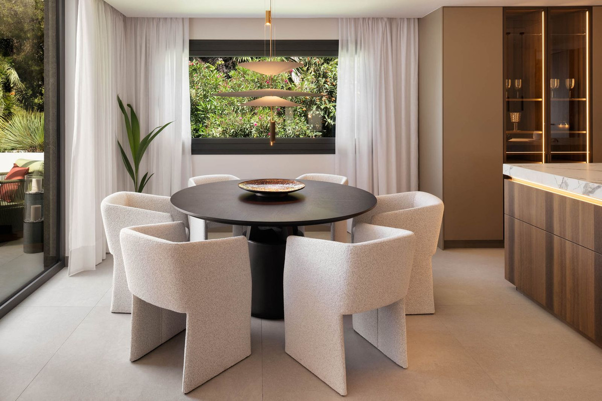 4 Bedroom Apartment for Sale in The Golden Mile — view 16