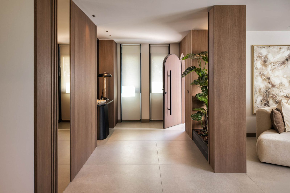 4 Bedroom Apartment for Sale in The Golden Mile — view 20