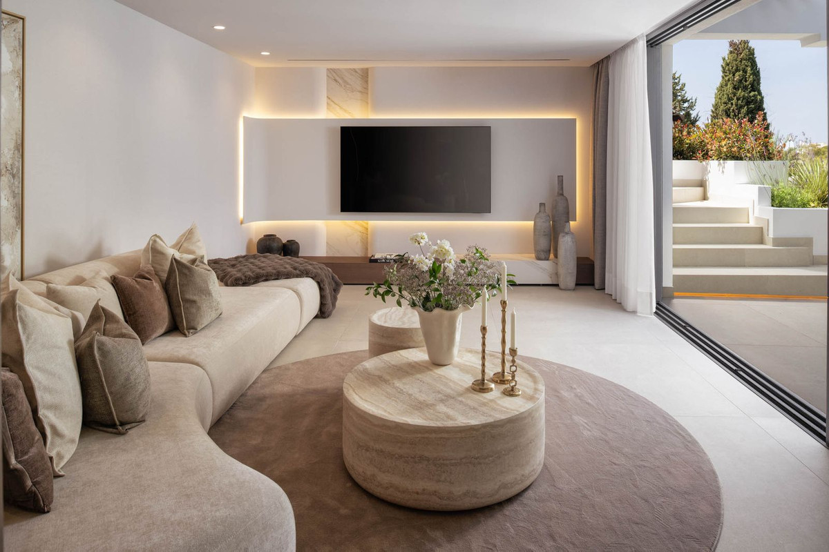 4 Bedroom Apartment for Sale in The Golden Mile — 3