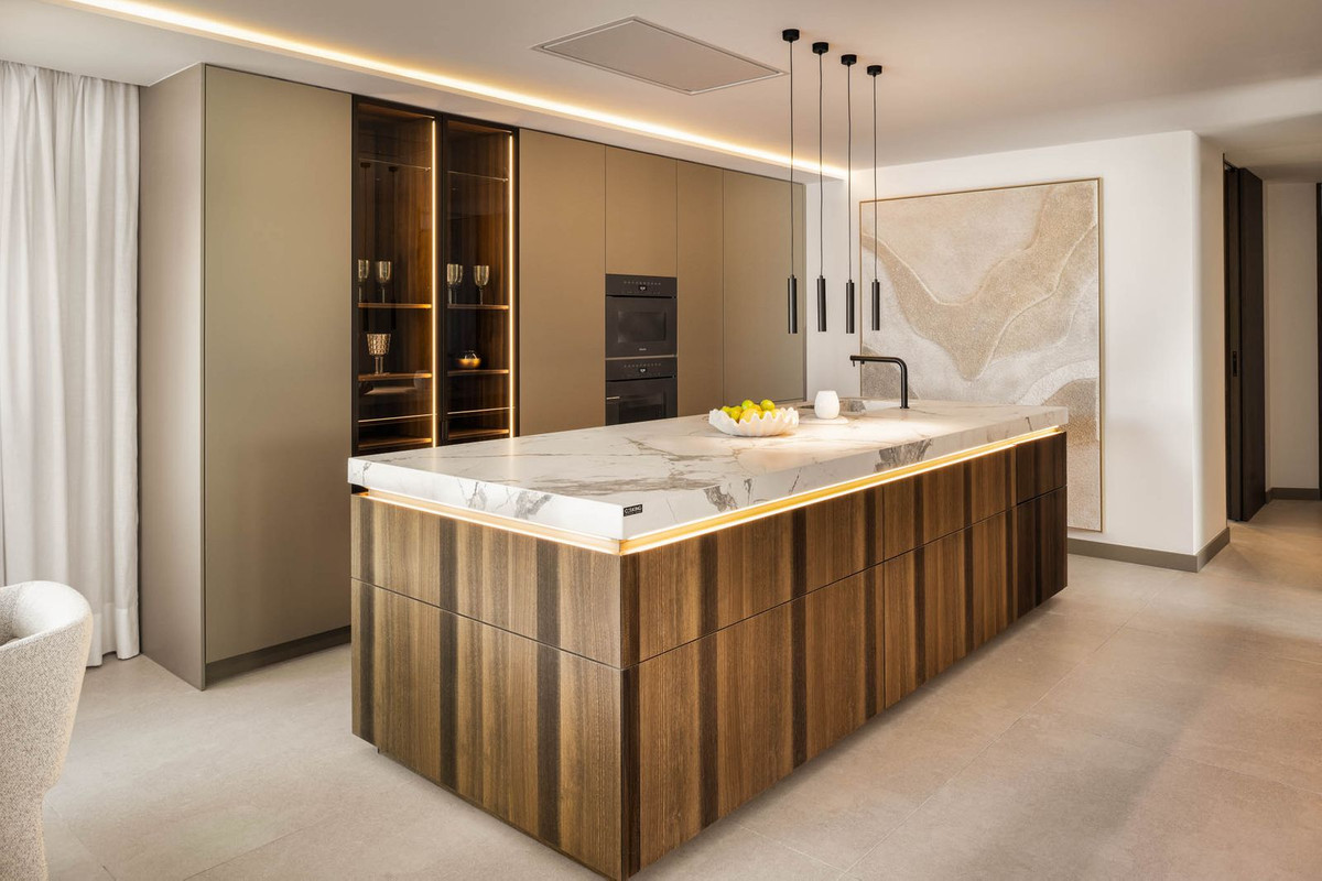 4 Bedroom Apartment for Sale in The Golden Mile — 5