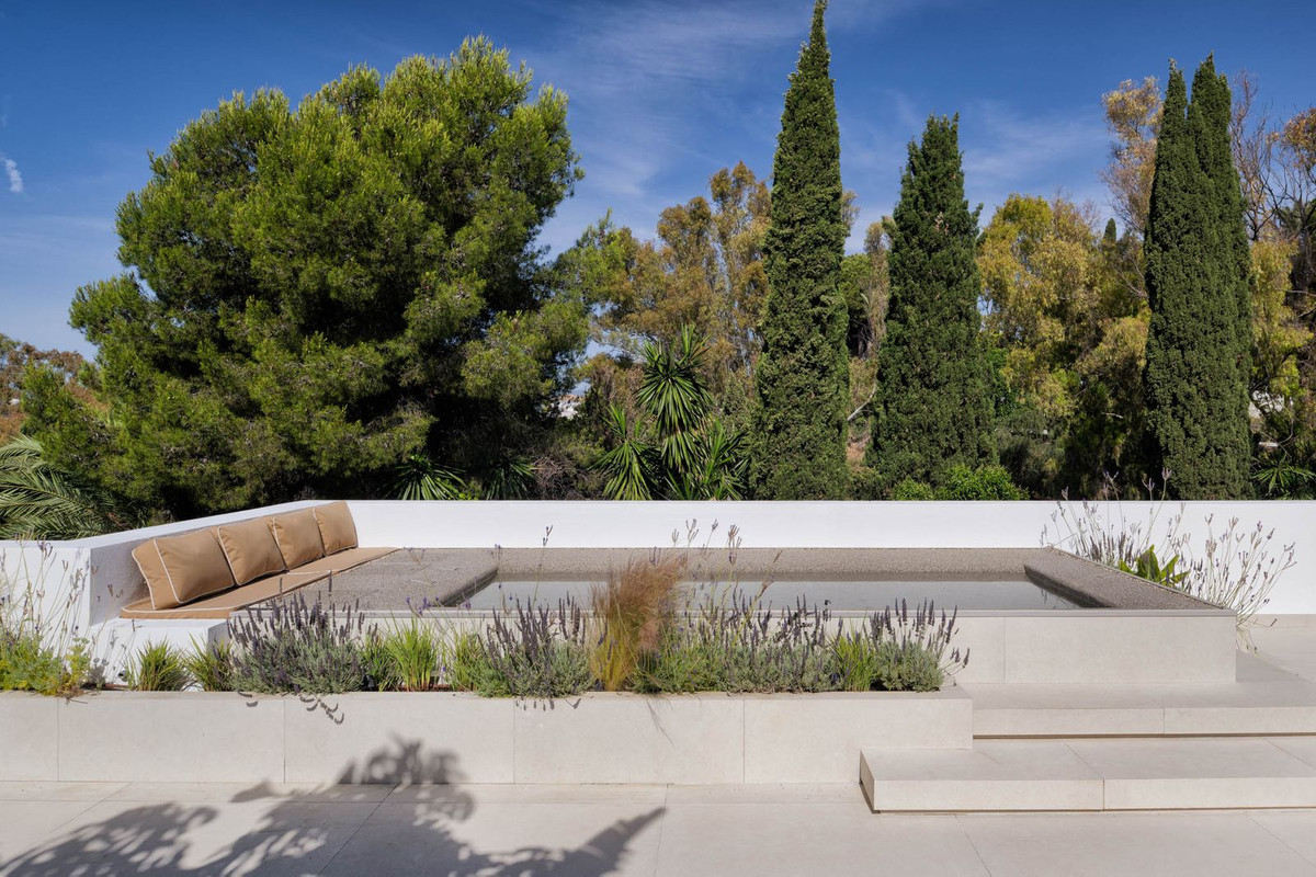 4 Bedroom Apartment for Sale in The Golden Mile — 8