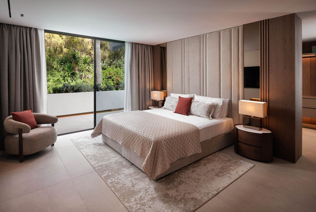 4 Bedroom Apartment for Sale in The Golden Mile — 9