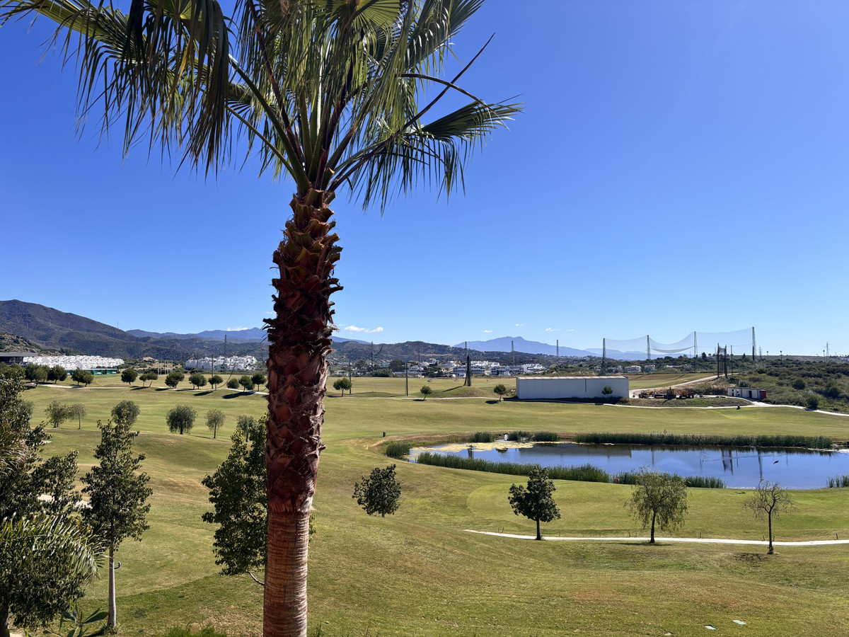 3 Bedroom Villa for Sale in Estepona — view 2