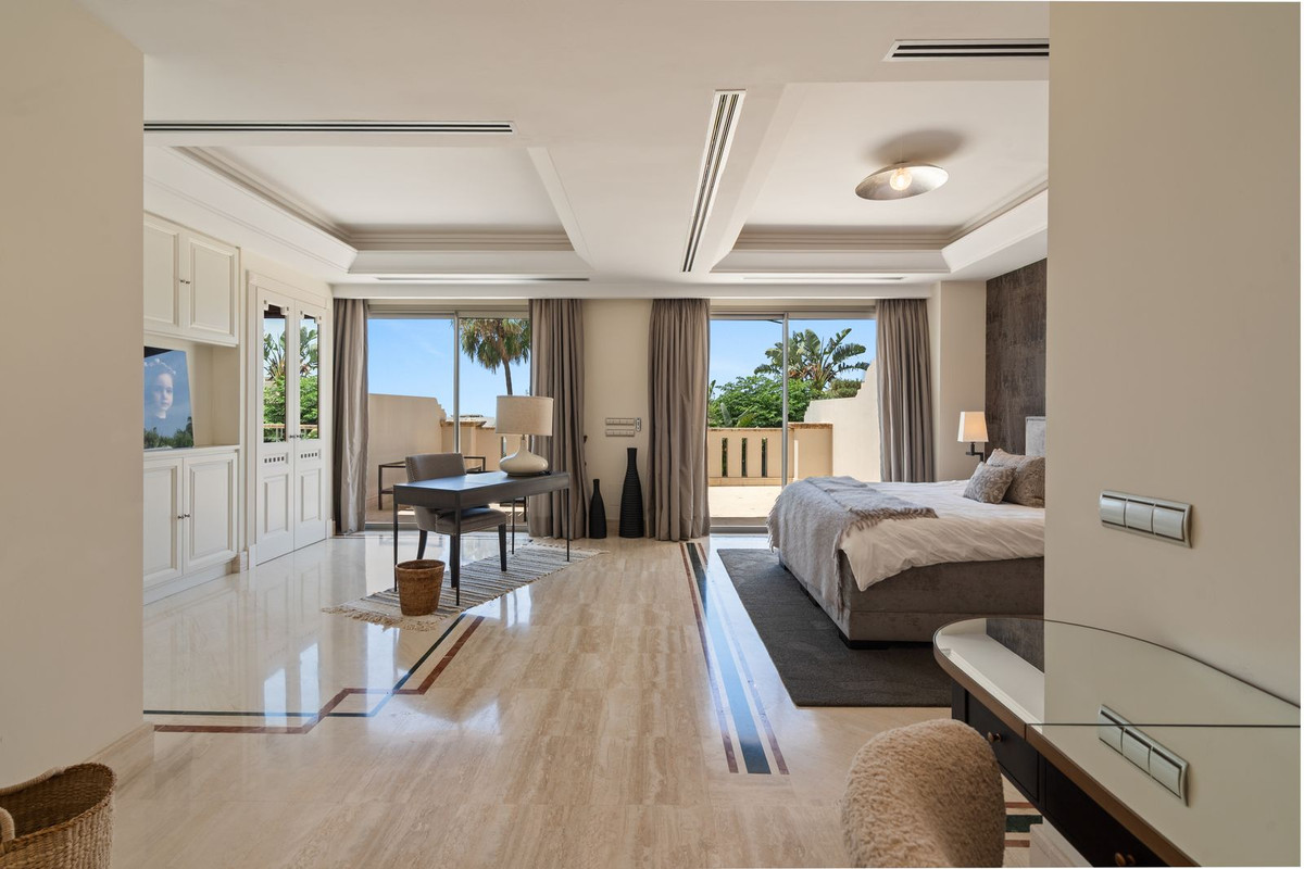 4 Bedroom Villa for Sale in Sierra Blanca — view 11
