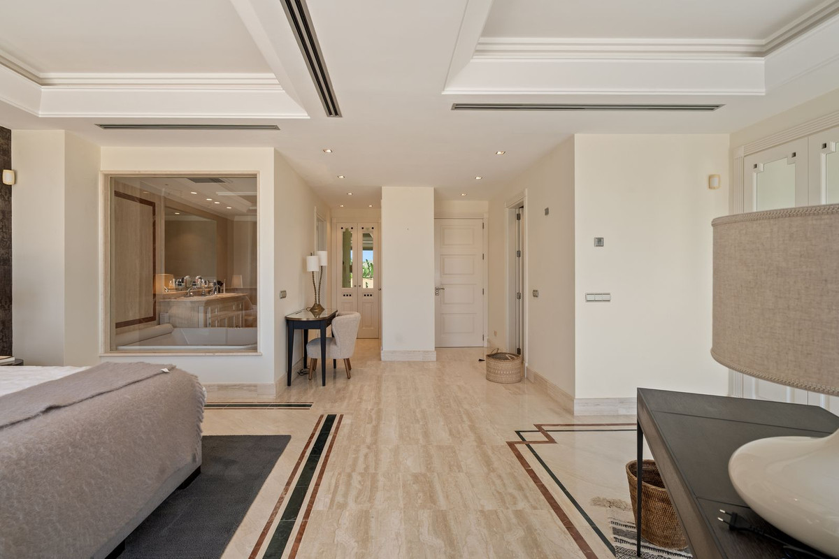 4 Bedroom Villa for Sale in Sierra Blanca — view 12