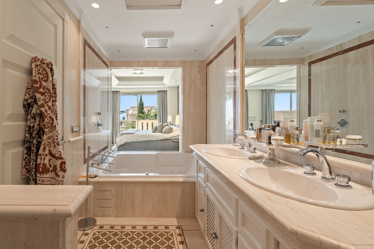 4 Bedroom Villa for Sale in Sierra Blanca — view 13