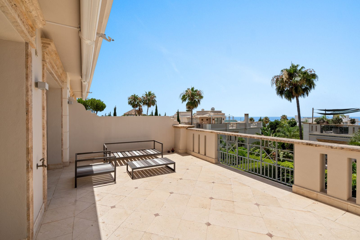 4 Bedroom Villa for Sale in Sierra Blanca — view 15