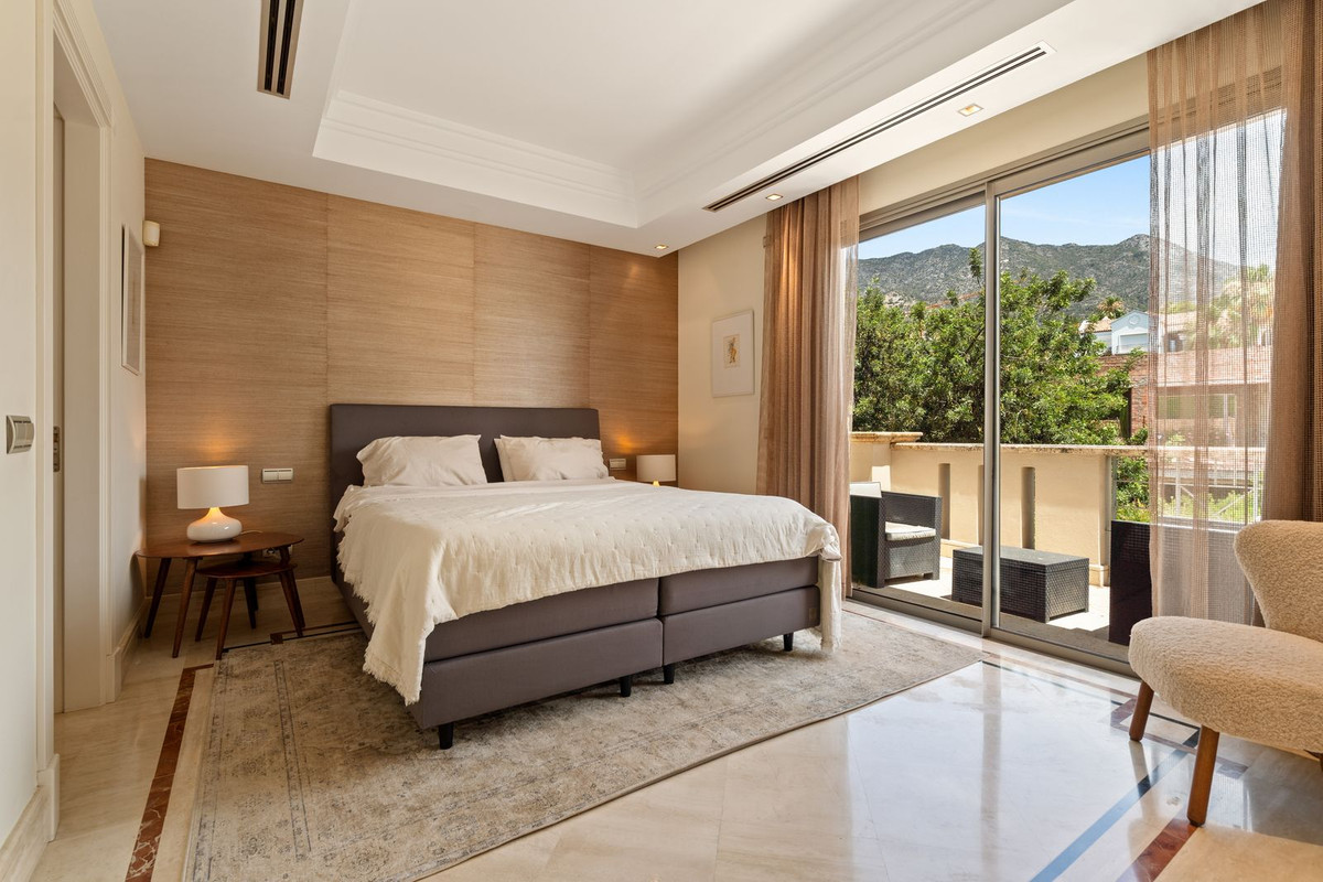 4 Bedroom Villa for Sale in Sierra Blanca — view 16