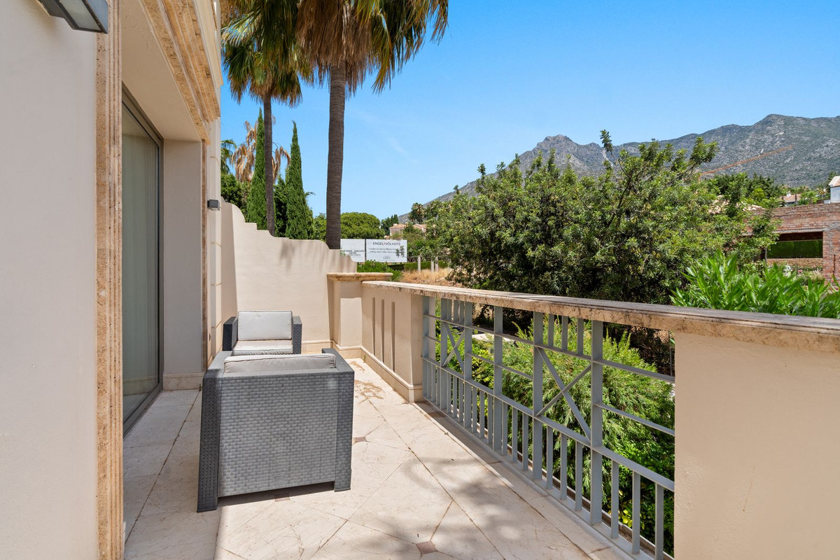4 Bedroom Villa for Sale in Sierra Blanca — view 18