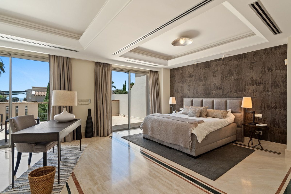 4 Bedroom Villa for Sale in Sierra Blanca — 4