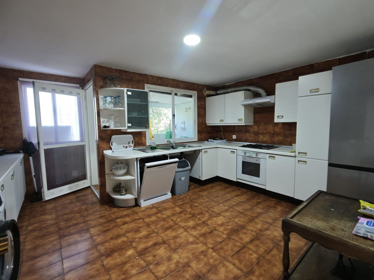 3 Bedroom Apartment for Sale in Marbella — view 18