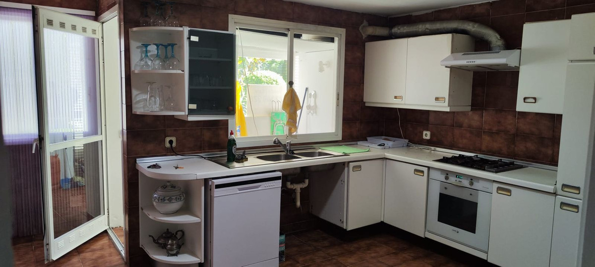 3 Bedroom Apartment for Sale in Marbella — view 19