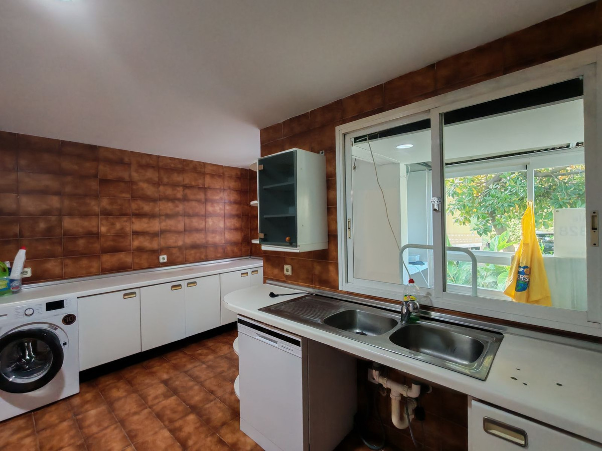 3 Bedroom Apartment for Sale in Marbella — view 20