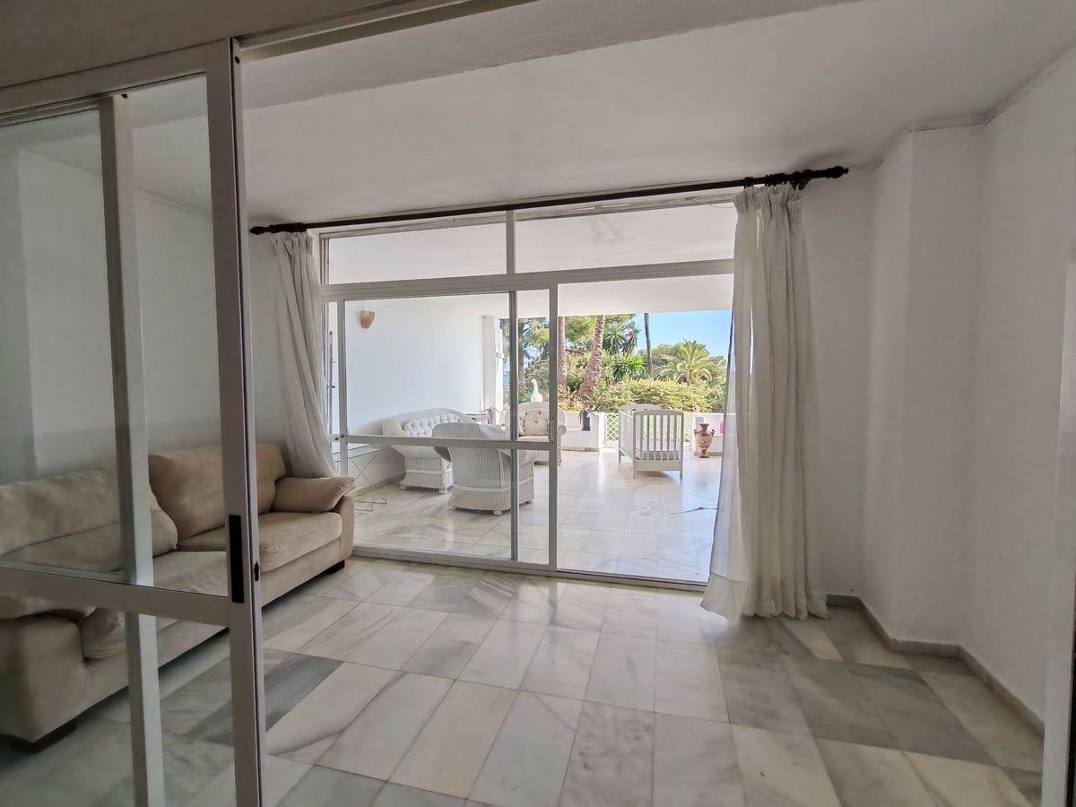 3 Bedroom Apartment for Sale in Marbella — view 10