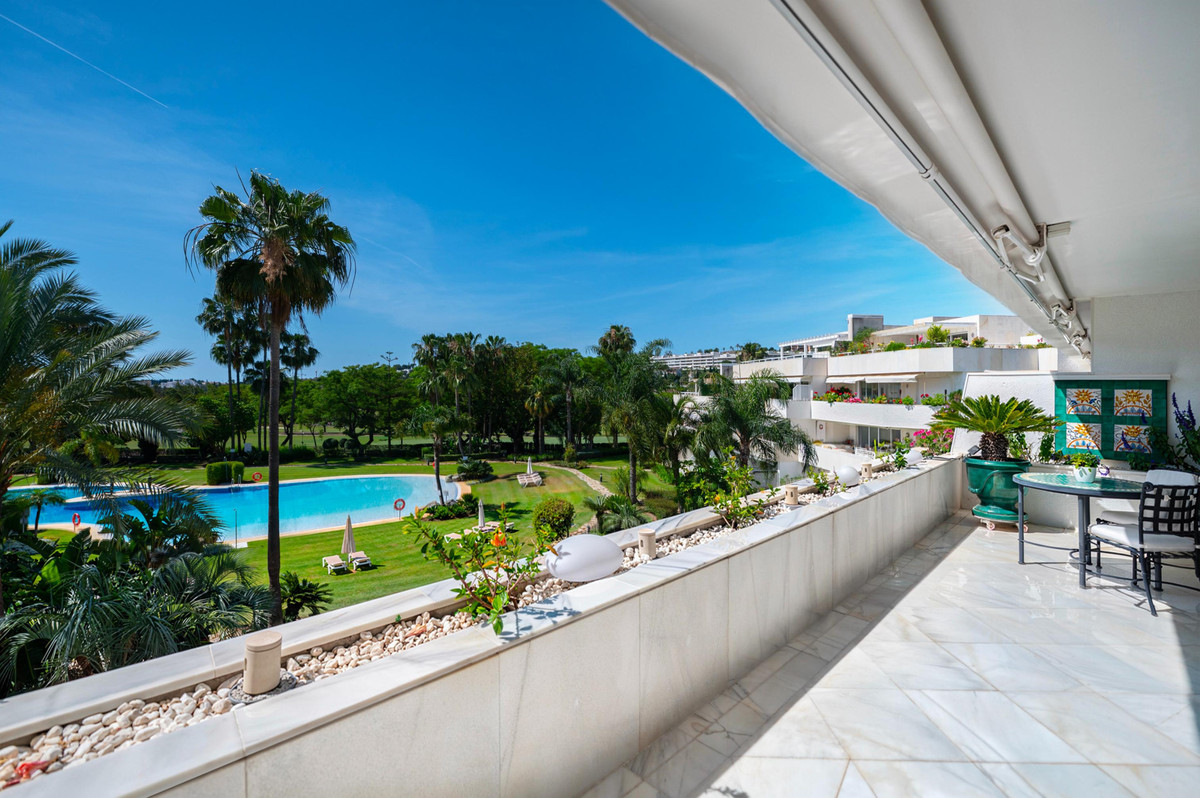 4 Bedroom Apartment for Sale in Nueva Andalucía