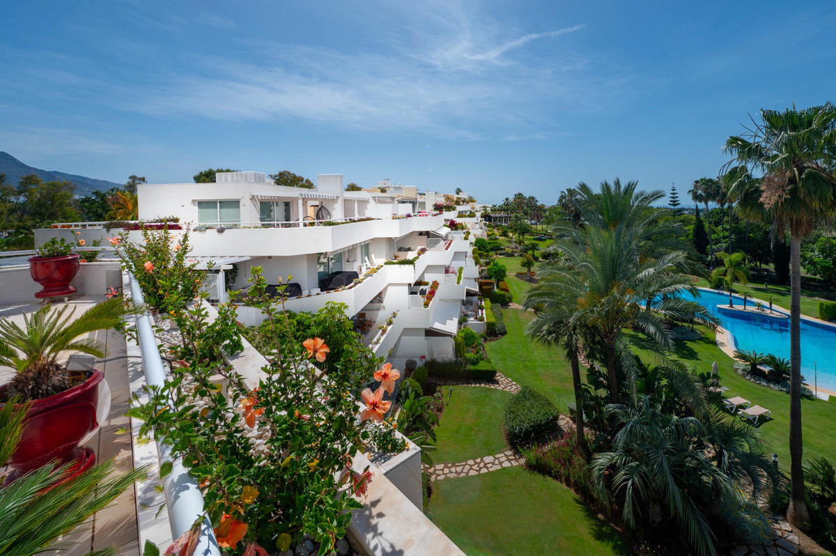 4 Bedroom Apartment for Sale in Nueva Andalucía — view 2