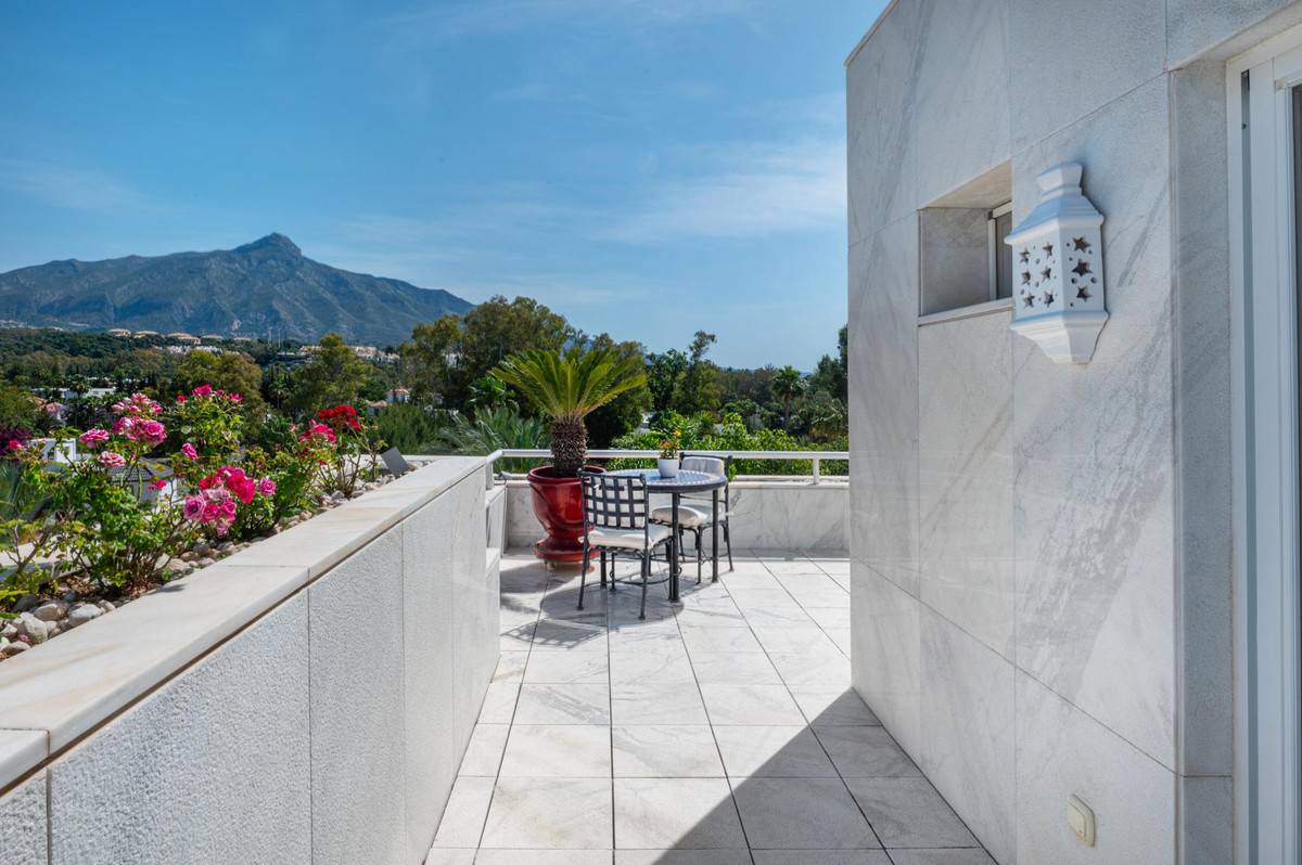 4 Bedroom Apartment for Sale in Nueva Andalucía — view 14