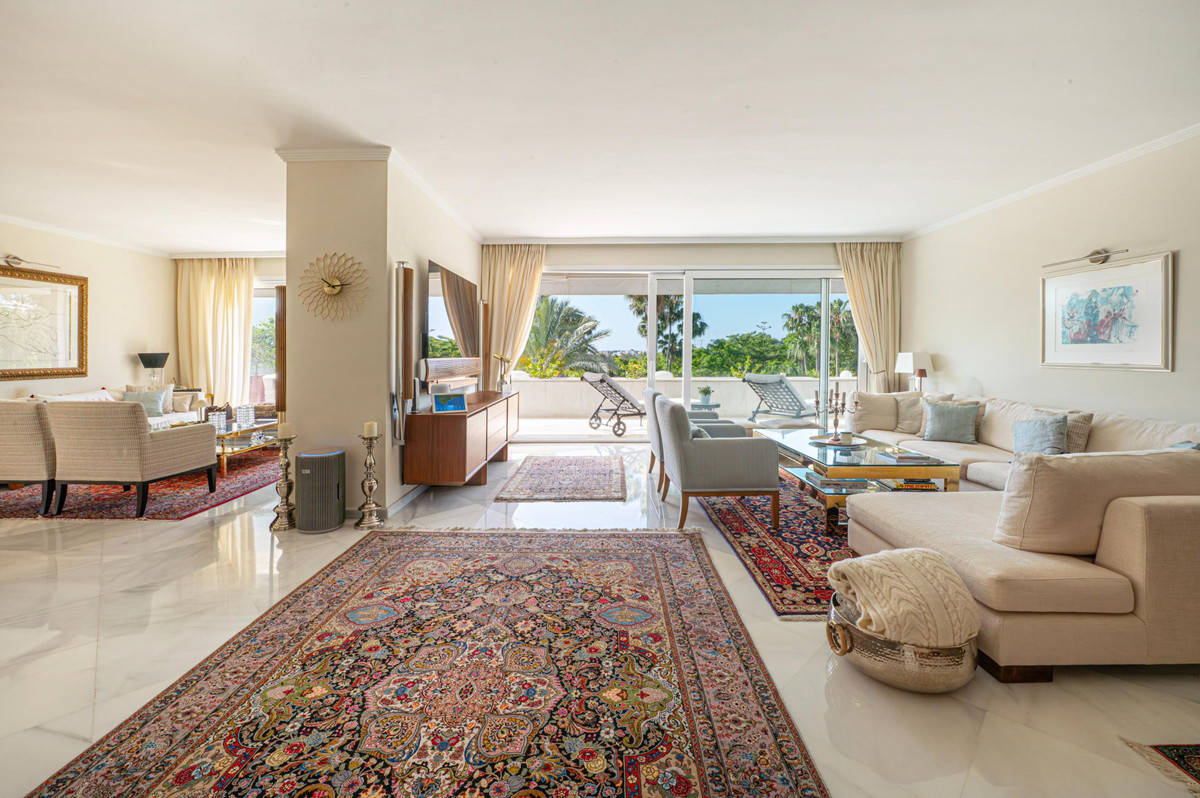 4 Bedroom Apartment for Sale in Nueva Andalucía — view 15