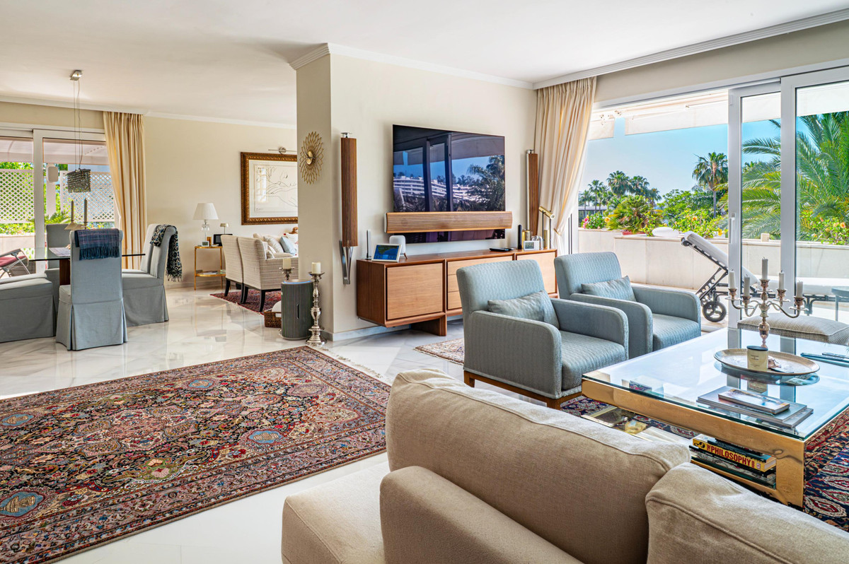 4 Bedroom Apartment for Sale in Nueva Andalucía — view 16