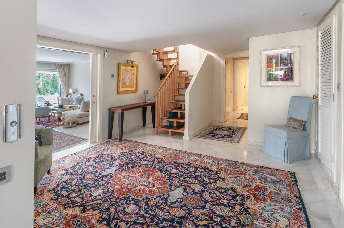 4 Bedroom Apartment for Sale in Nueva Andalucía — view 17