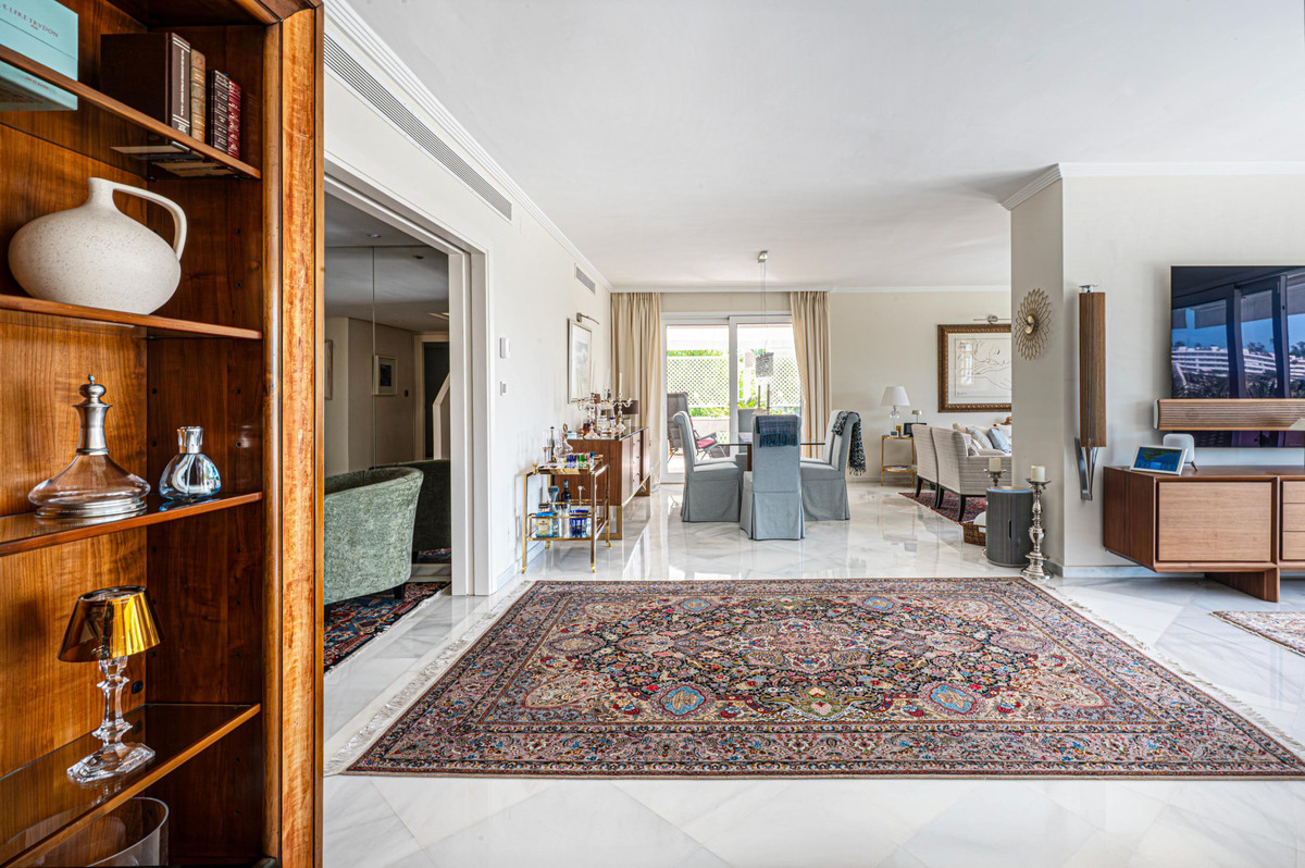 4 Bedroom Apartment for Sale in Nueva Andalucía — view 18