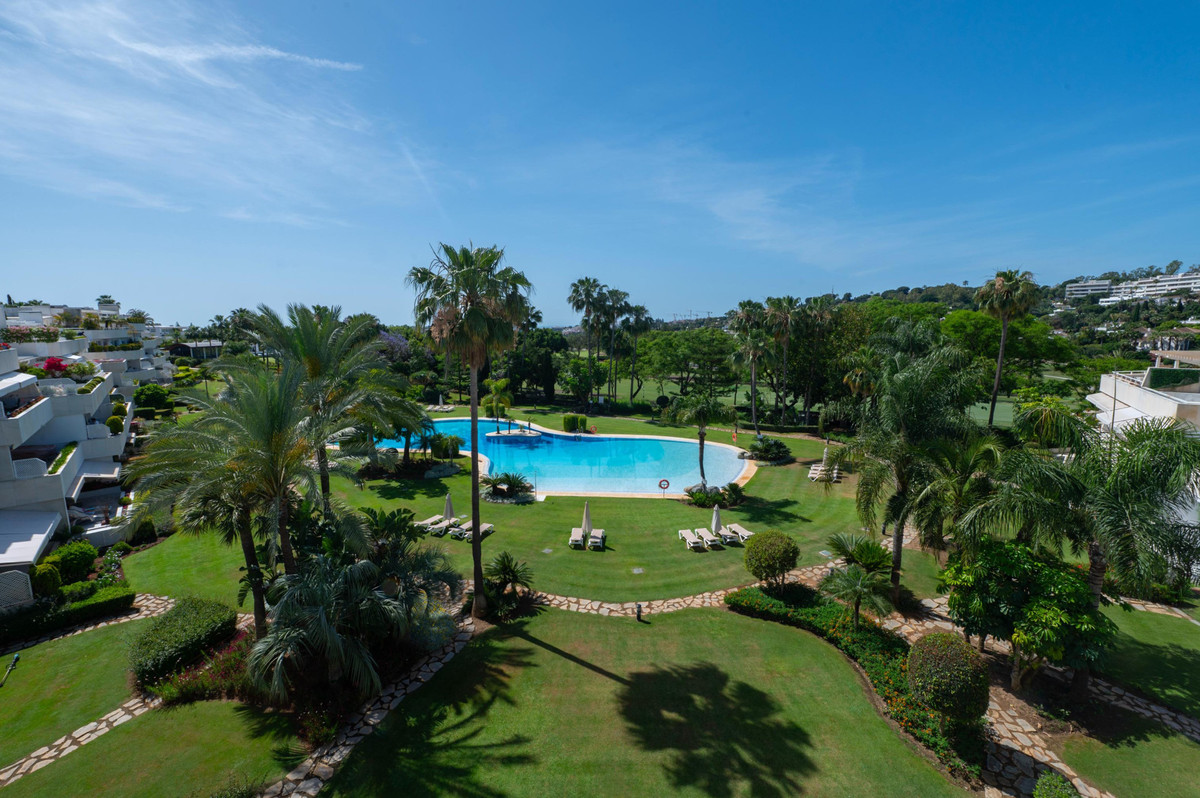 4 Bedroom Apartment for Sale in Nueva Andalucía — view 3