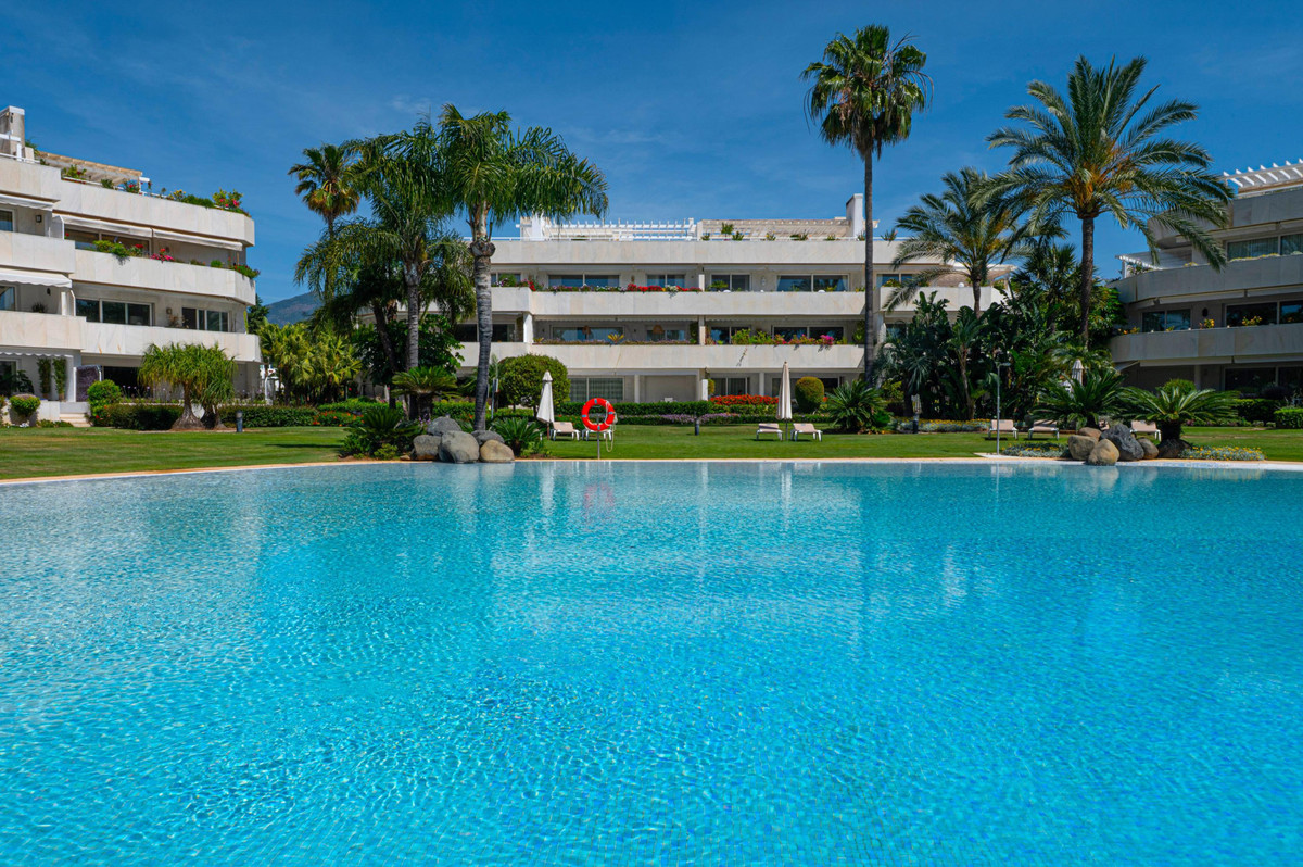 4 Bedroom Apartment for Sale in Nueva Andalucía — view 4