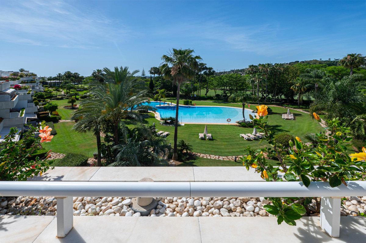 4 Bedroom Apartment for Sale in Nueva Andalucía — view 8