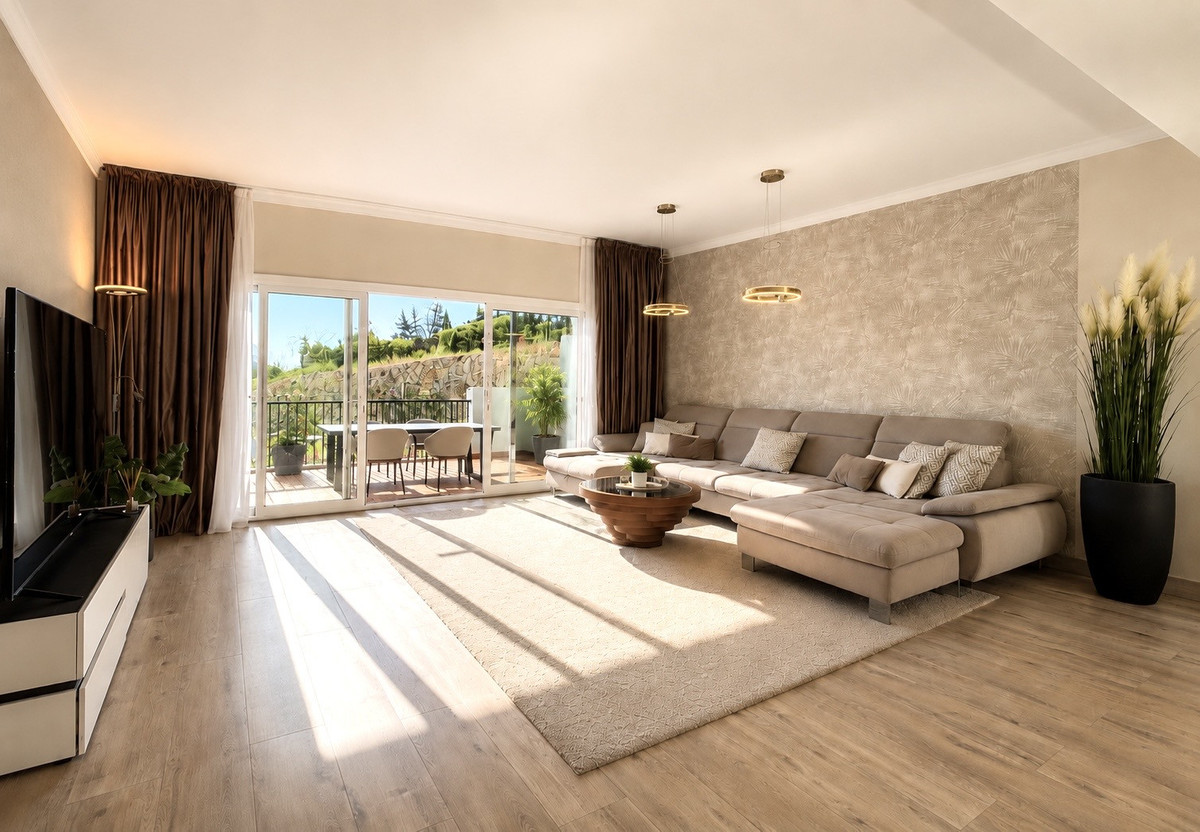 2 Bedroom Apartment for Sale in Benahavís — 3