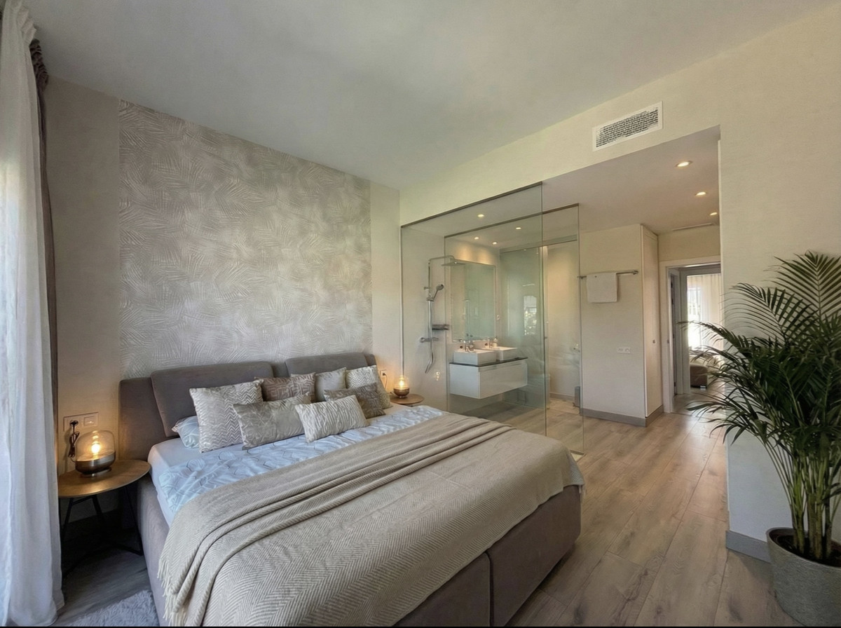 2 Bedroom Apartment for Sale in Benahavís — 7