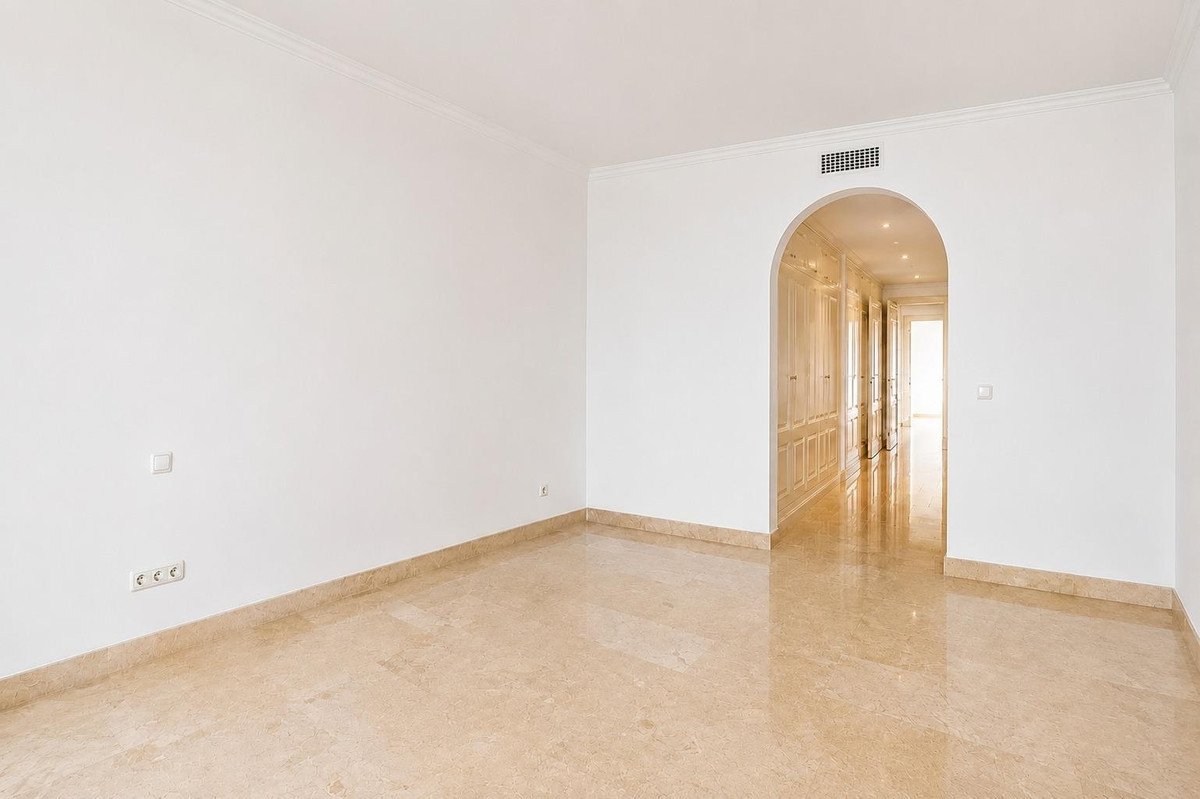 3 Bedroom Apartment for Sale in Nagüeles — view 18
