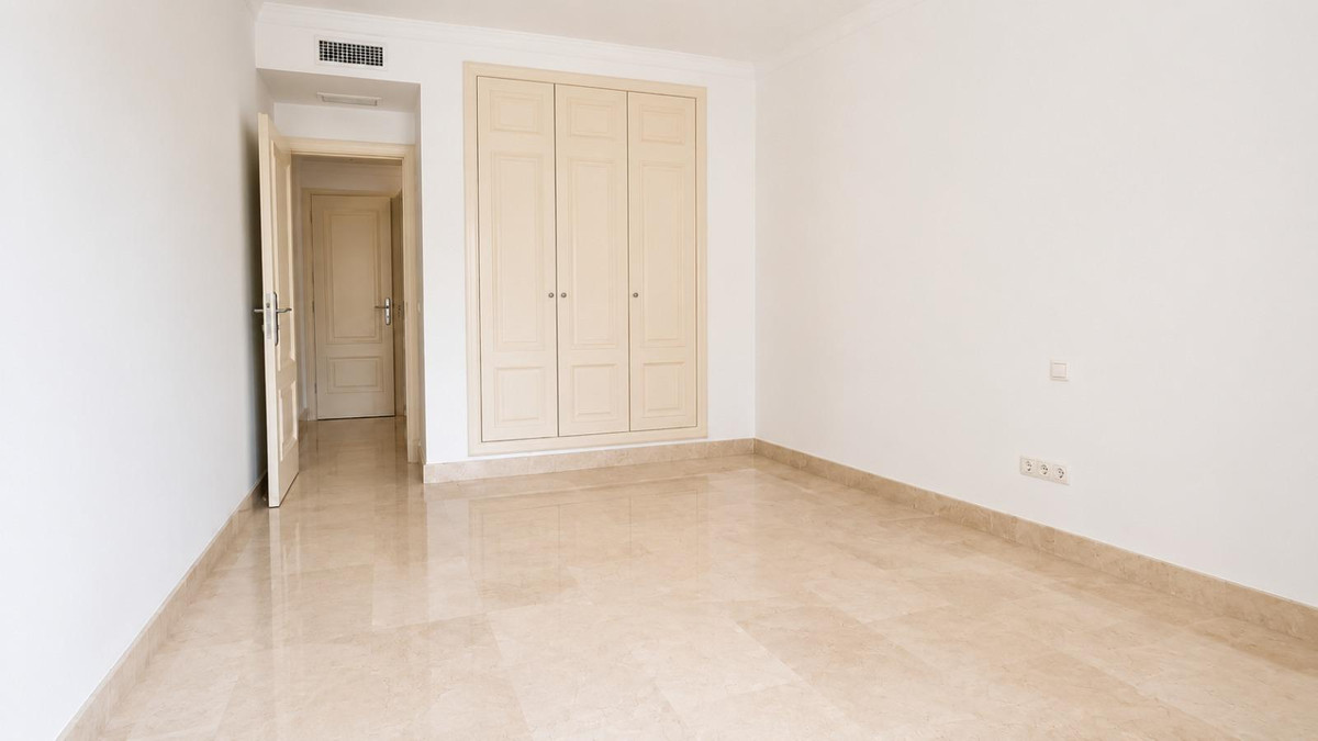 3 Bedroom Apartment for Sale in Nagüeles — view 10