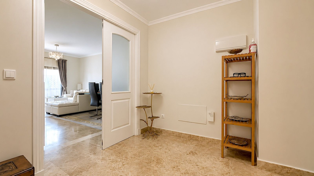 2 Bedroom Apartment for Sale in San Pedro de Alcántara — 2