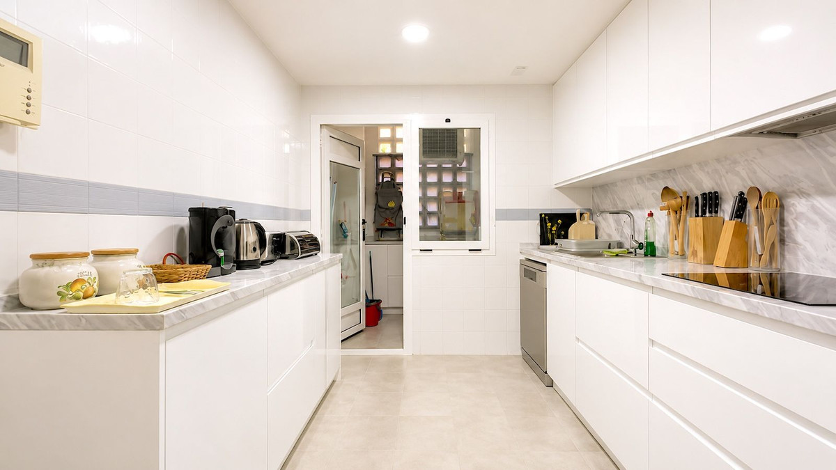 2 Bedroom Apartment for Sale in San Pedro de Alcántara — view 16