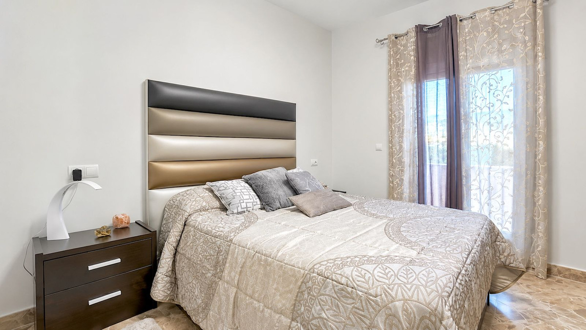2 Bedroom Apartment for Sale in San Pedro de Alcántara — 3