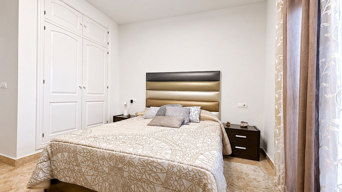 2 Bedroom Apartment for Sale in San Pedro de Alcántara — 4