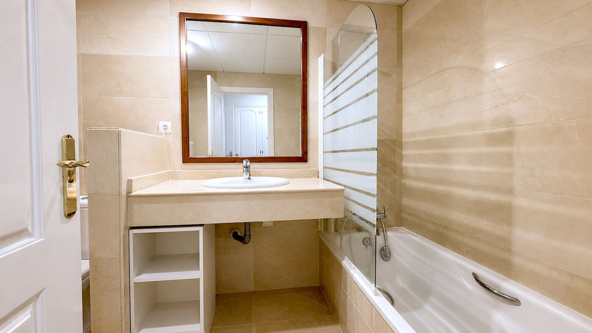 2 Bedroom Apartment for Sale in San Pedro de Alcántara — 5