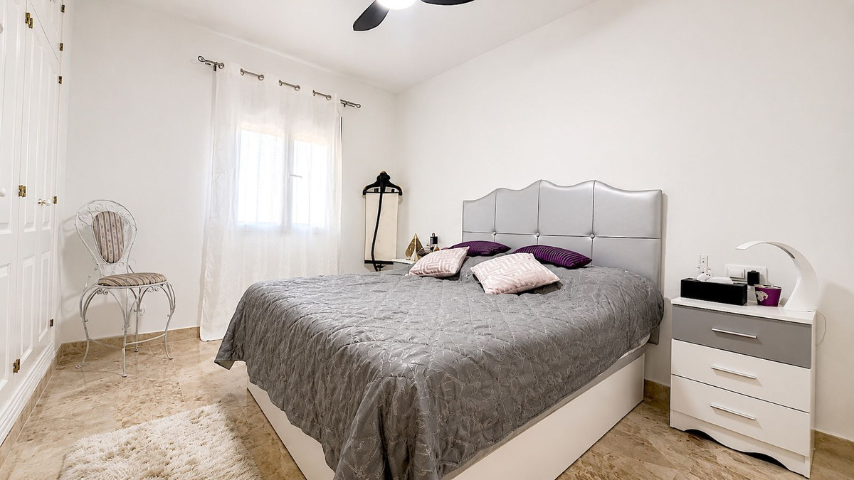 2 Bedroom Apartment for Sale in San Pedro de Alcántara — 6