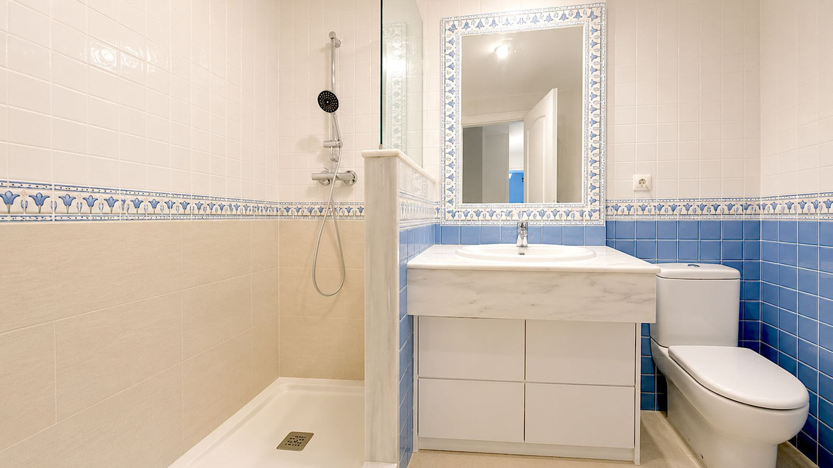 2 Bedroom Apartment for Sale in San Pedro de Alcántara — 7