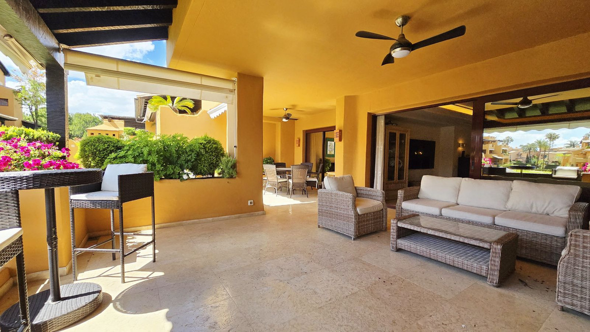 3 Bedroom Apartment for Sale in Estepona — view 12