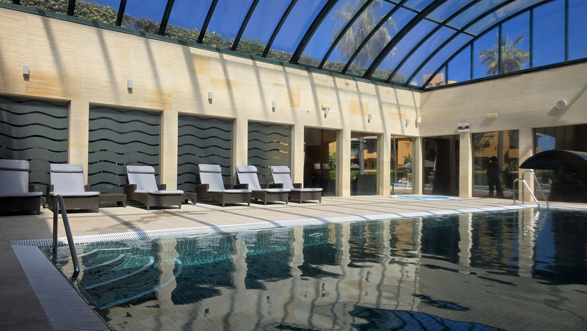 3 Bedroom Apartment for Sale in Estepona — view 3