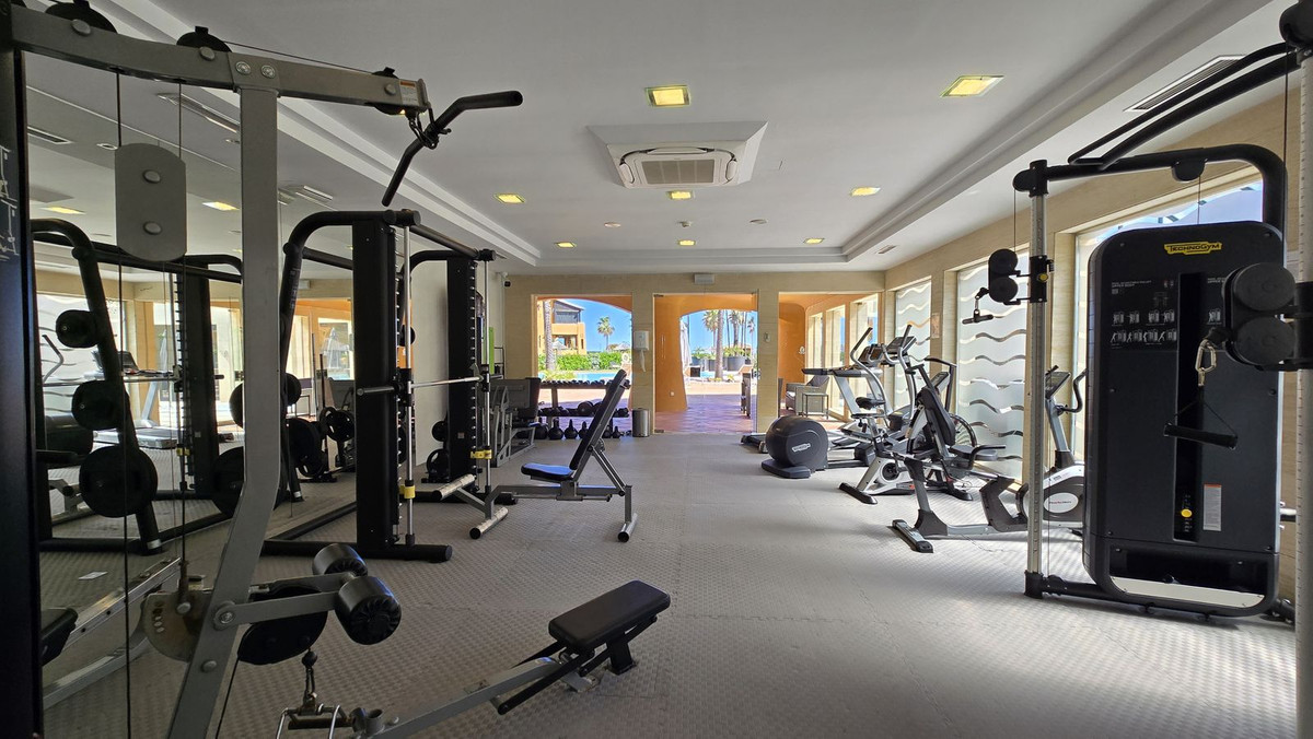 3 Bedroom Apartment for Sale in Estepona — view 4