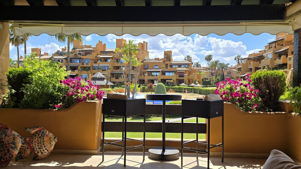 3 Bedroom Apartment for Sale in Estepona — view 9
