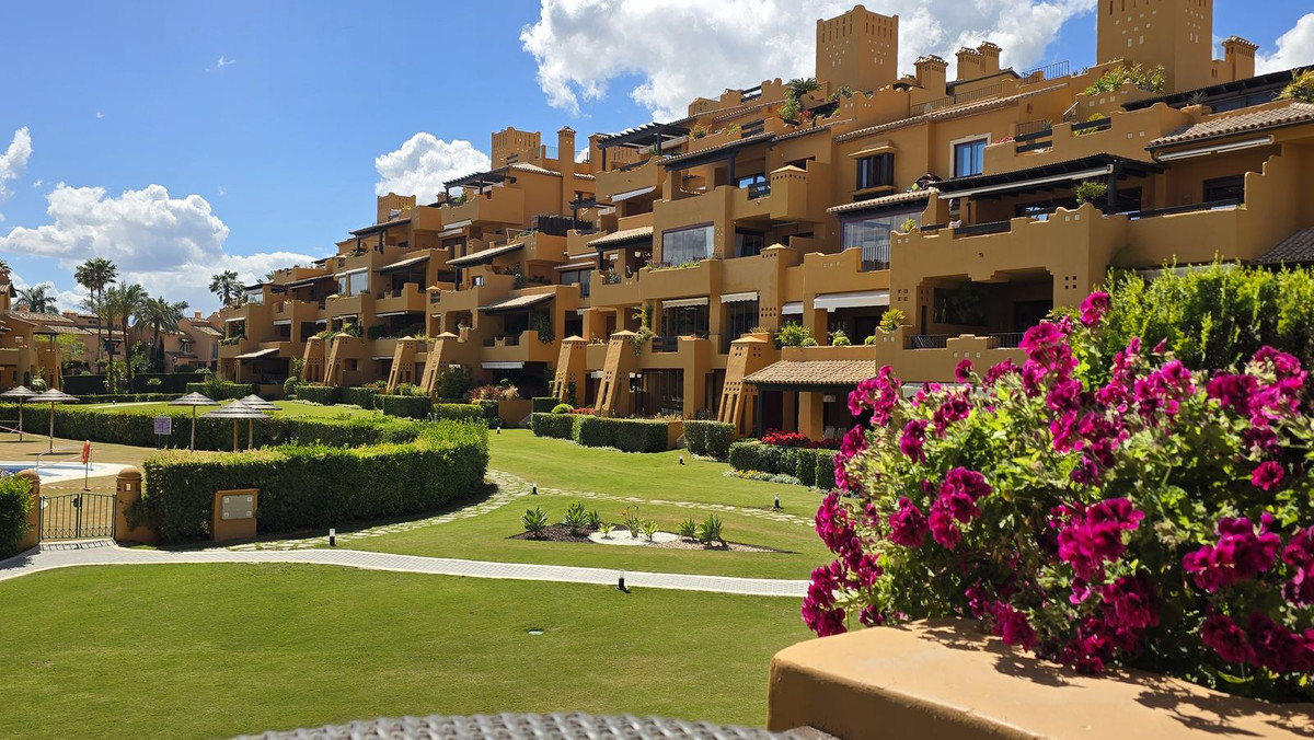 3 Bedroom Apartment for Sale in Estepona — view 10
