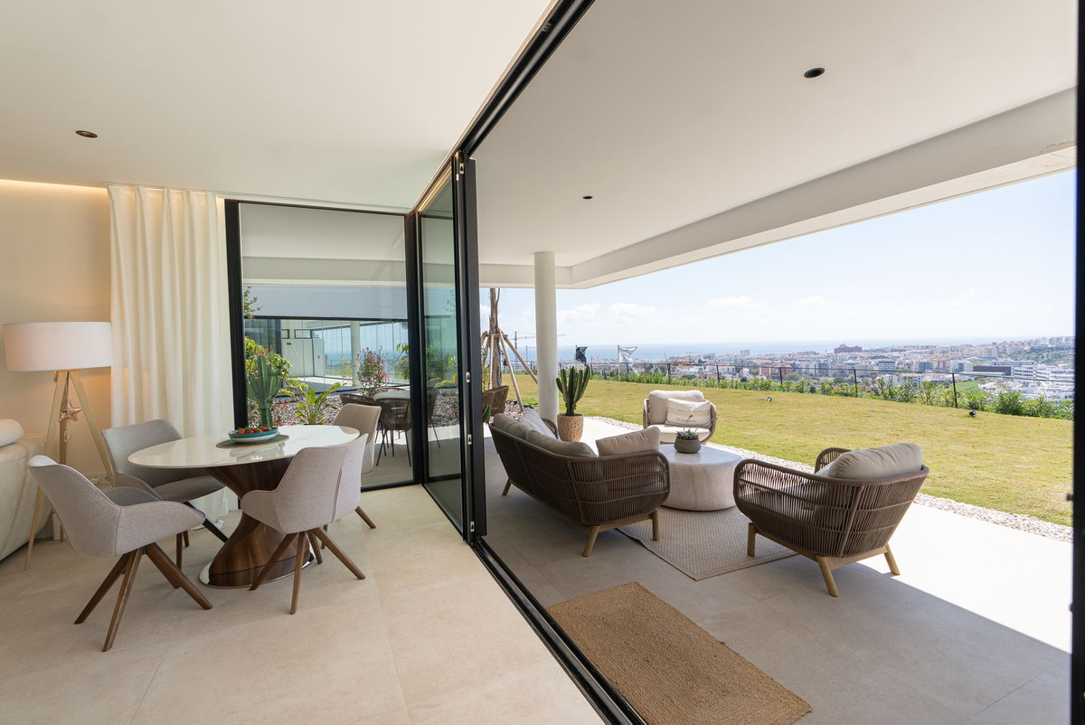 3 Bedroom Apartment for Sale in Estepona — view 2