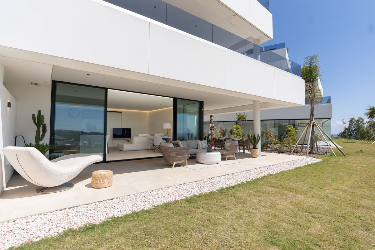 3 Bedroom Apartment for Sale in Estepona — view 4