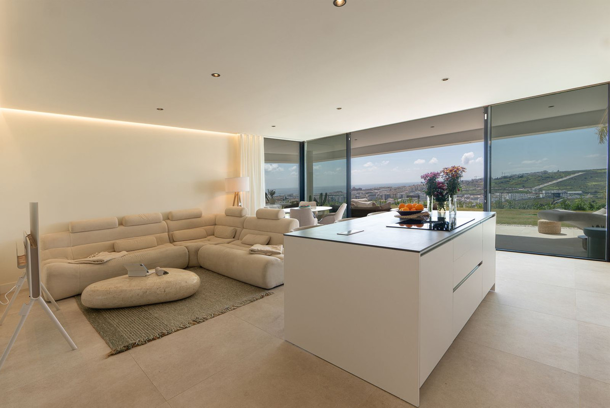 3 Bedroom Apartment for Sale in Estepona — view 7